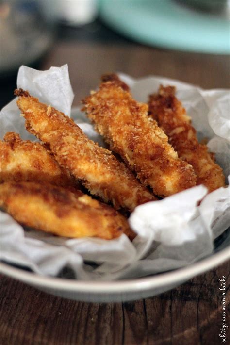 CRISPY CHICKEN FINGERS WITH CREAMY SAUCE.
